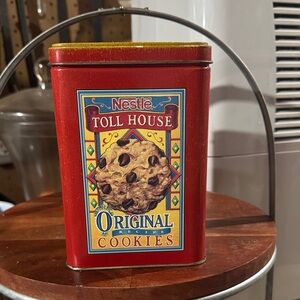 NESTLE Toll House Red Cookie Tin